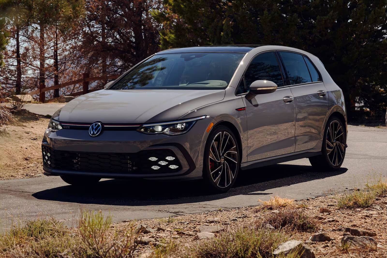 Imagem do post Volkswagen Golf GTI 2.0T 2023: hatch, esportivo e versátil!