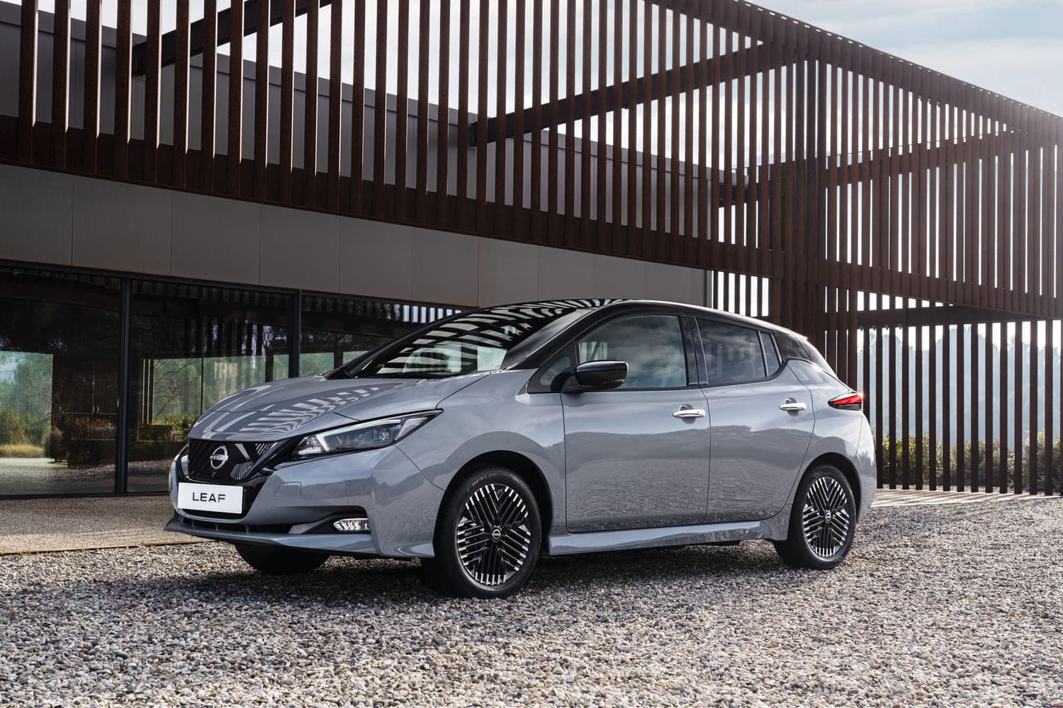 Imagem do post Nissan Leaf 2024 – Um hatch de assinatura 100% elétrico!